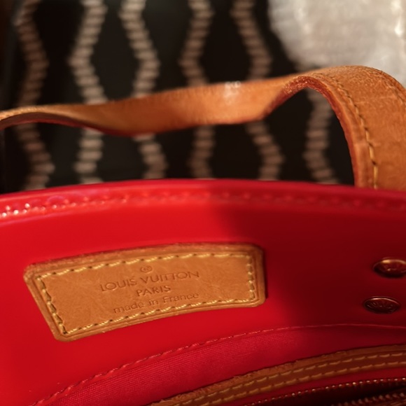 Louis Vuitton Reade mm Vernis Leather Tote - Picture 10 of 11